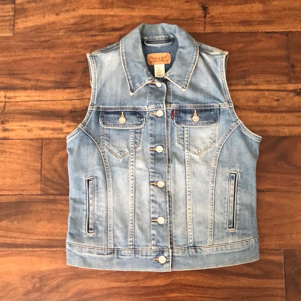 Levi’s Denim Vest -Medium